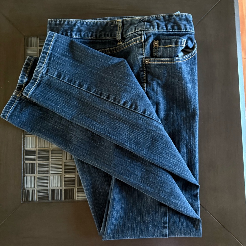 MOSSIMO Vintage Jeans
Y2K style and fit. 🔥 Blue Denim Jeans Slim Fit 6 Regular.